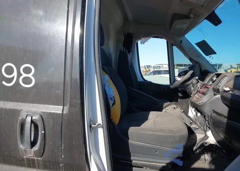 2018 Ram Promaster 2500 High Roof 136 Wb z USA, uszkodzony, nr VIN 3C6TRVCG1JE138932